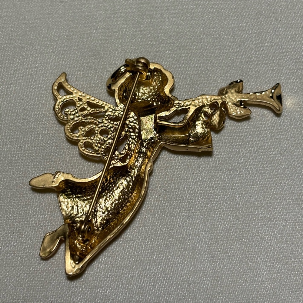Gold Angel Cherub Brooch with Trumpet / Horn Brooch - Picture 4 of 5